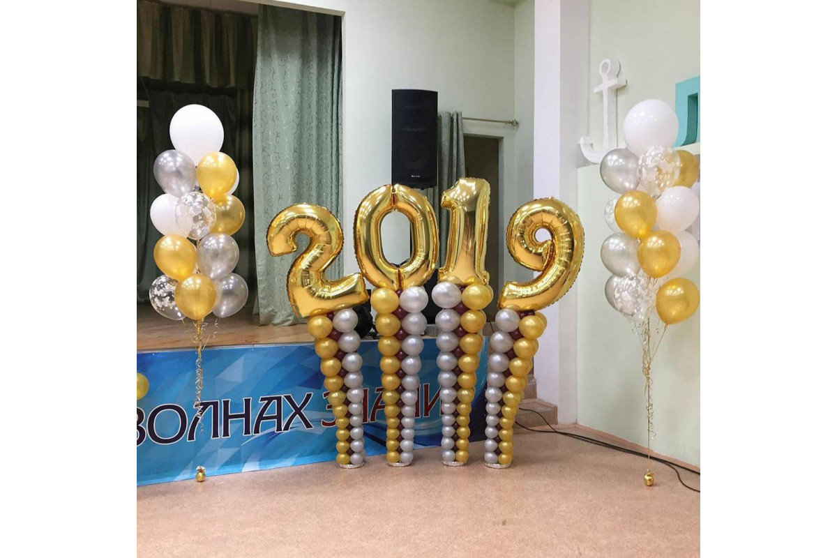 Украшение шарами на выпускной в школе