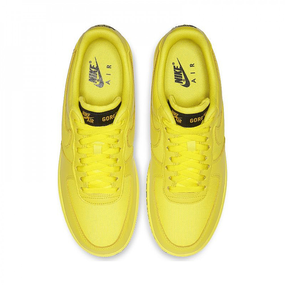 Желтые кроссовки
