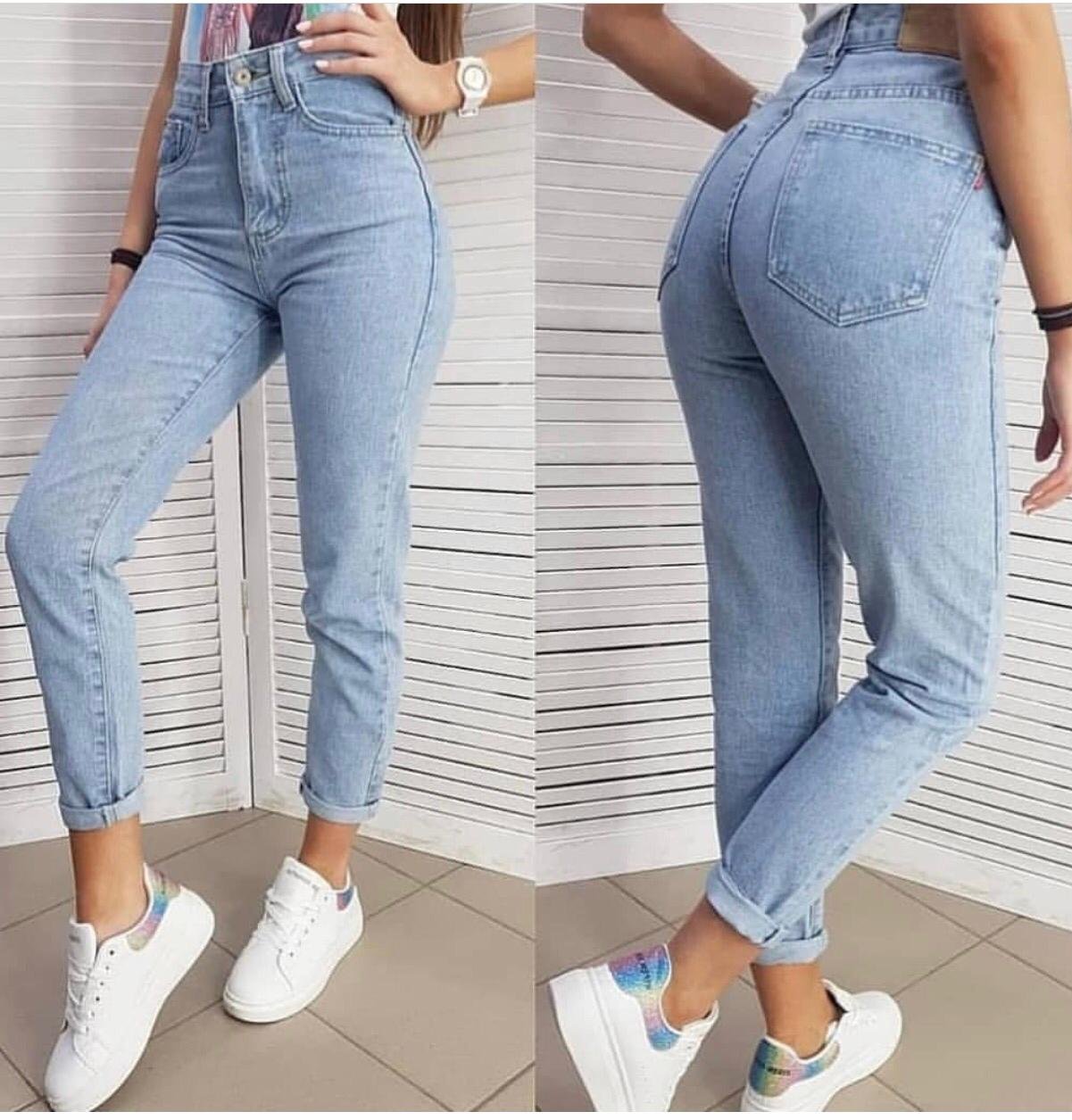 Широкие короткие джинсы