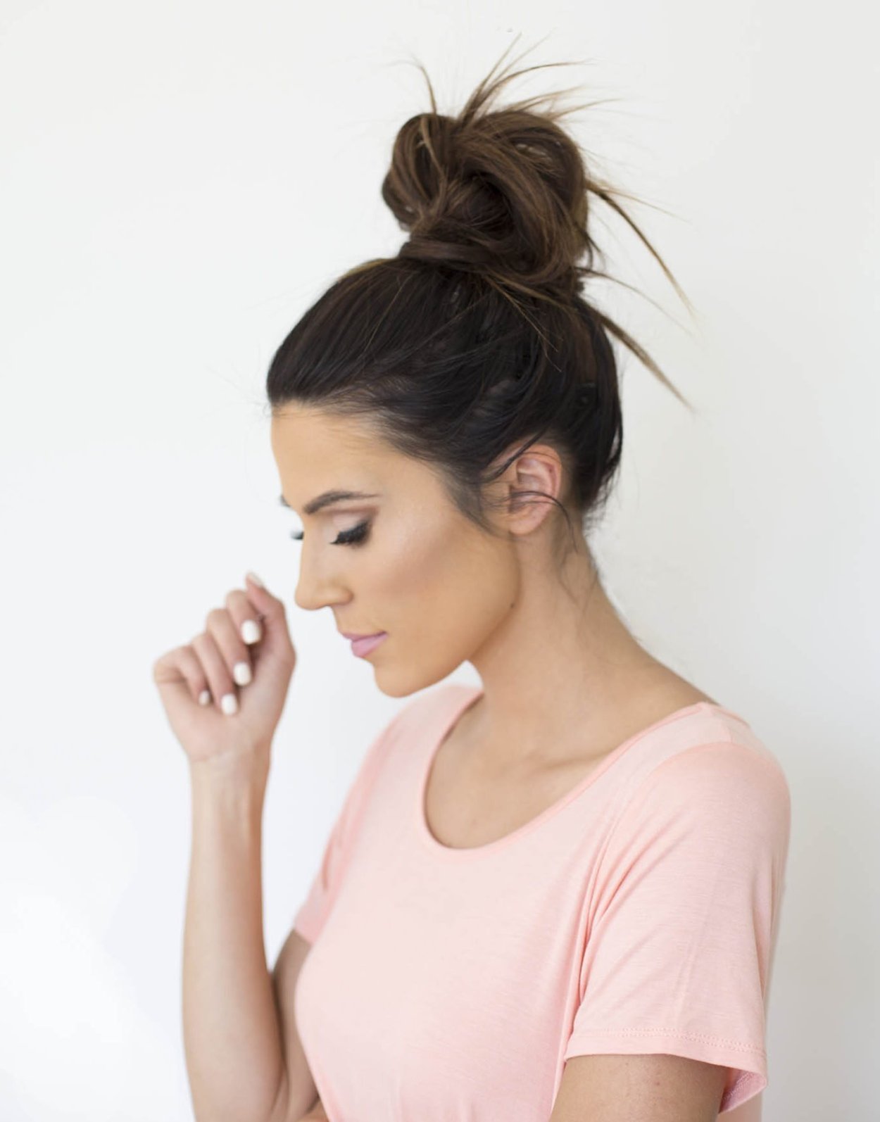Messy bun стрижка