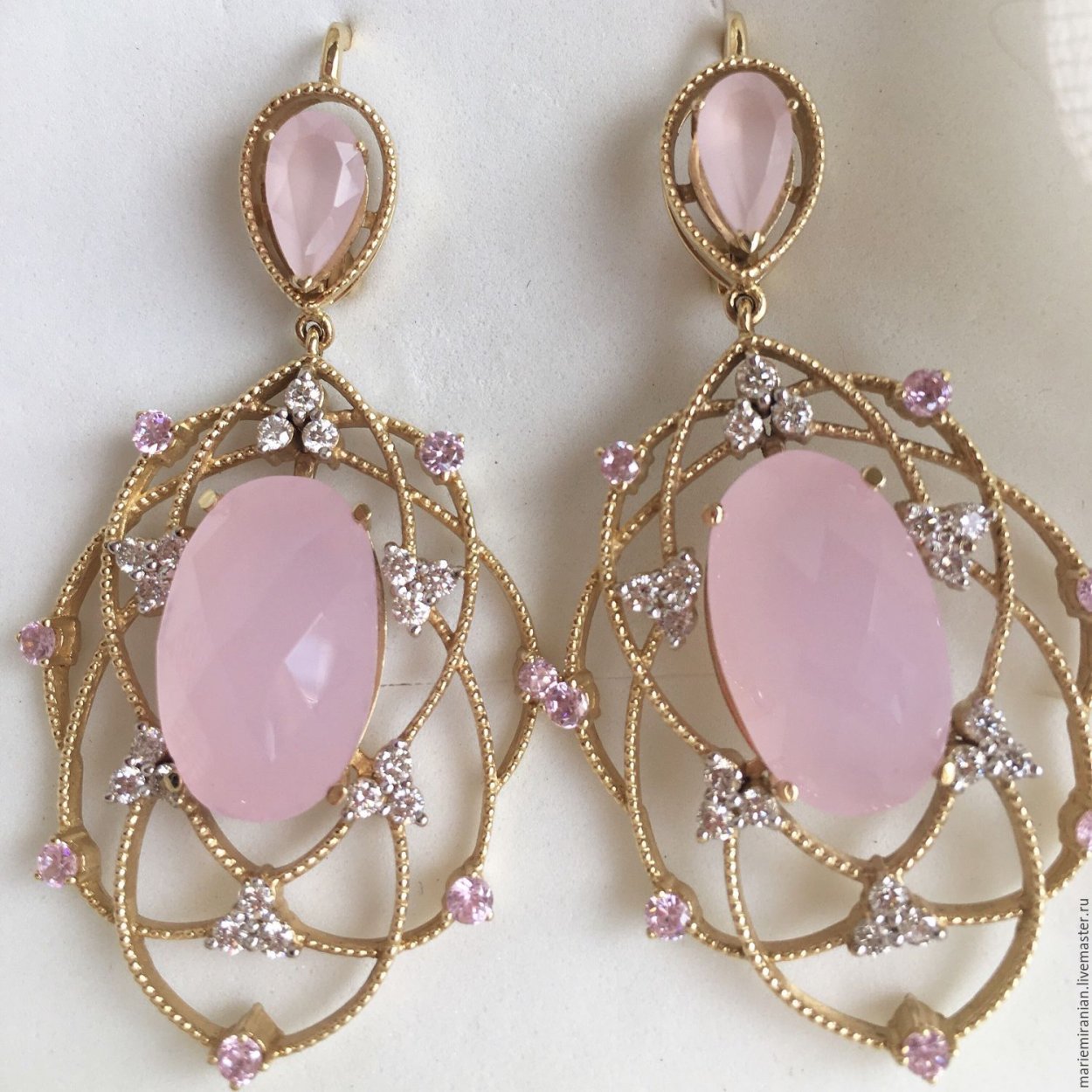 Серьги с розовым камнем