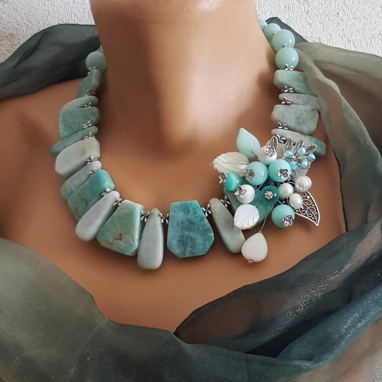 Колье из натуральных камней